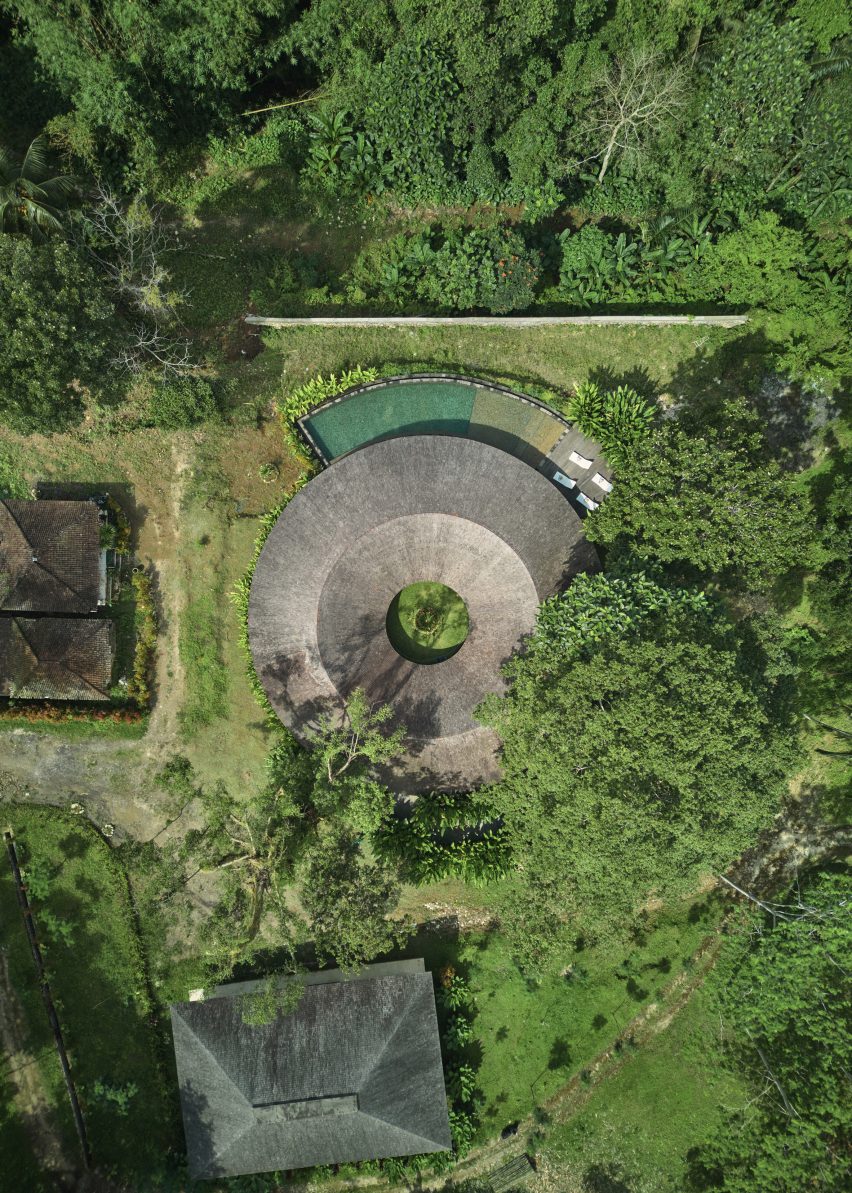 Ring-shaped house in Bali