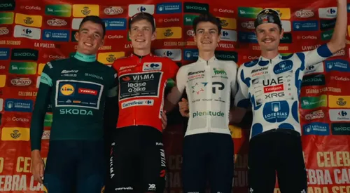 Jonas Vingegaard, Mads Pedersen, Matthew Riccitello and Jay Vine at the 2025 Vuelta a España's makeshift podium