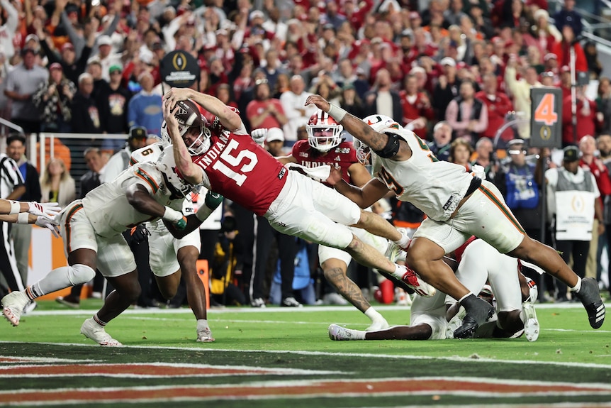 Fernando Mendoza reaches out to score a touchdown for Indiana against Miami in the college football national championship