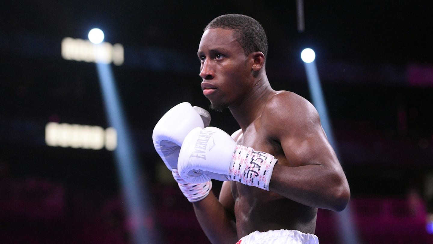 Bruce Carrington vs Carlos Castro Odds and Prediction