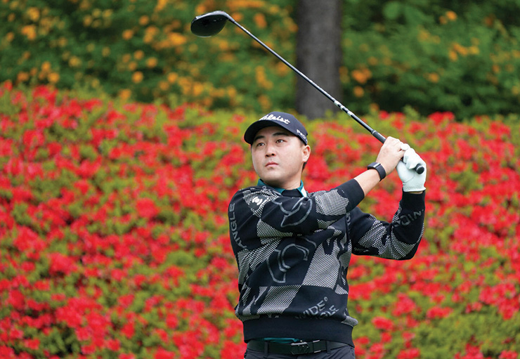 Richard T. Lee leads after Day One of LIV Golf Promotions