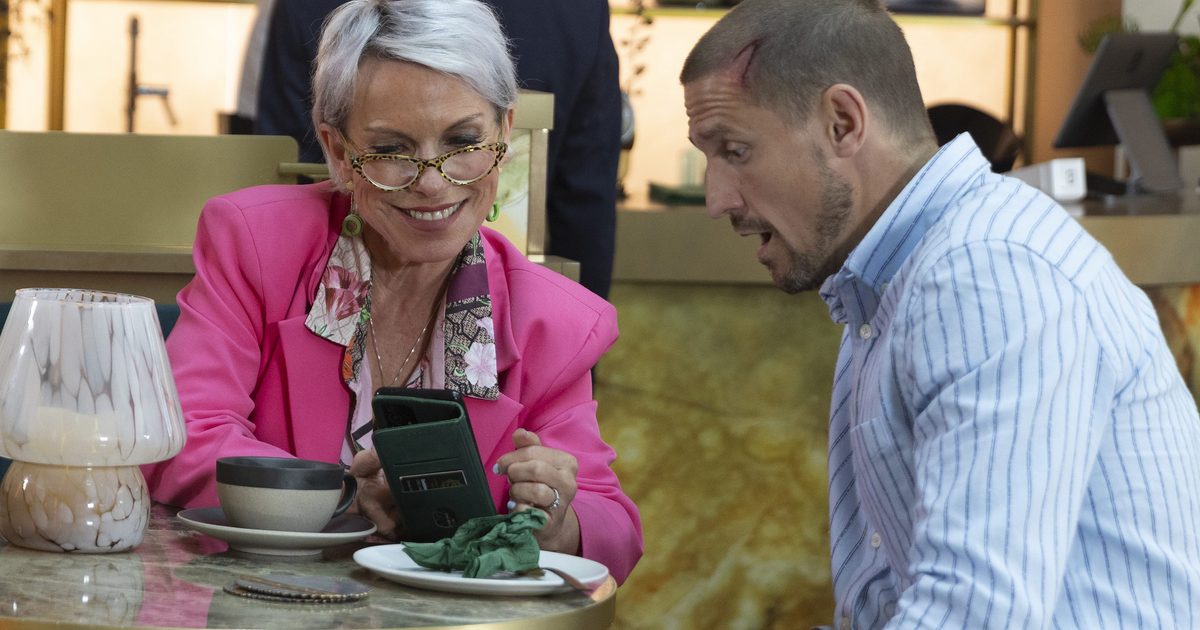 Coronation Street airs game-changing Debbie and Carl Webster twist