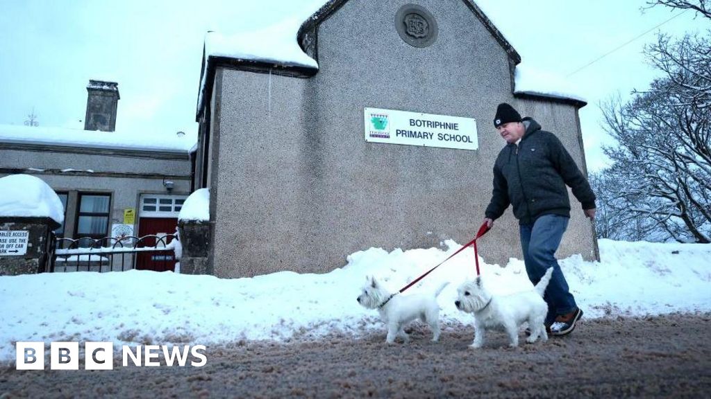 Hundreds of schools closed as snow warning extended across Scotland