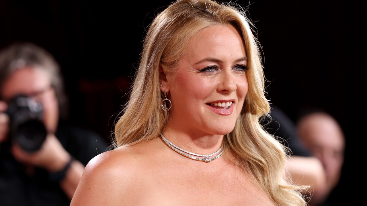 Nineties icon Alicia Silverstone makes stunning red carpet return, steals spotlight with jaw-dropping Golden Globes look