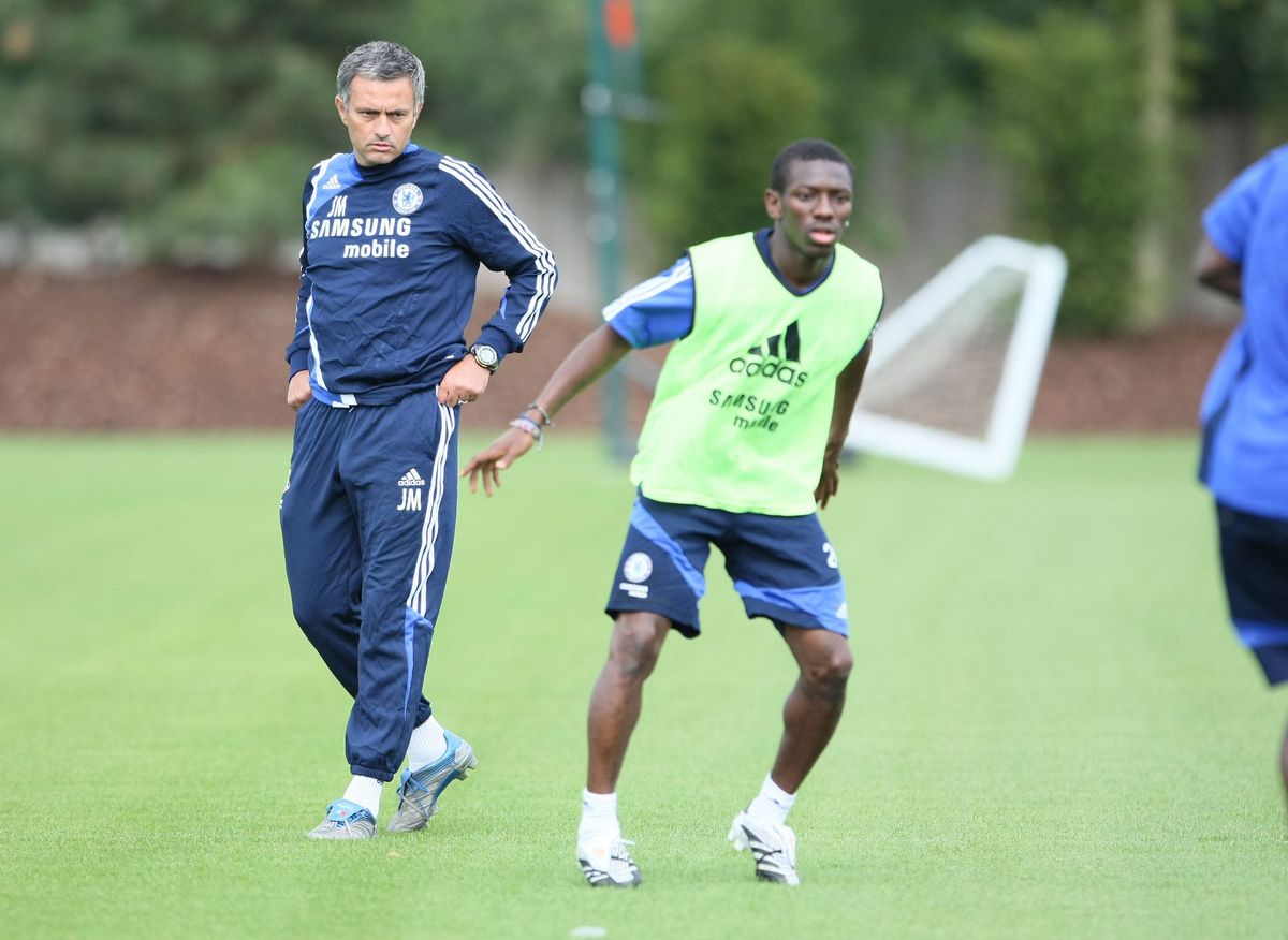 Chelsea manager Jose Mourinho watches over Shaun Wright-Phillips during training