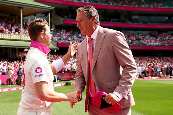 Steve Smith presents Glenn McGrath with his pink cap.