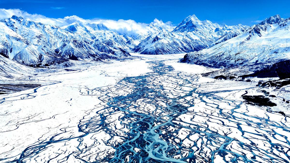 People’s choice: Aussie photographer Stuart Chape wins popular award with striking glacier image