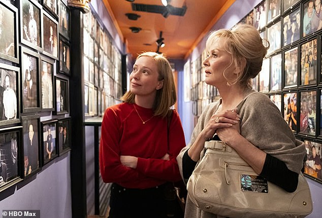 Hacks explores a dark mentorship that forms between Deborah Vance (played by Smart), a legendary Las Vegas comedian, and an entitled, outcast 25-year-old (played by Hannah Einbinder)