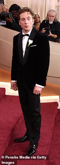 Jeremy Allen White also opted for a classic black suit