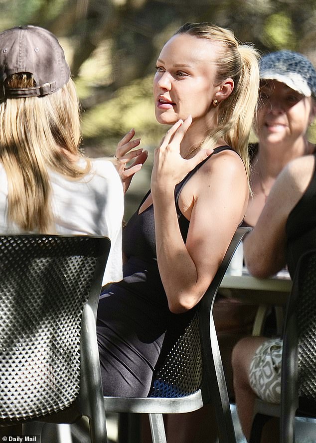 At one stage, Jules began explaining something to her female friends with enthusiasm, gesturing passionately as she chatted away