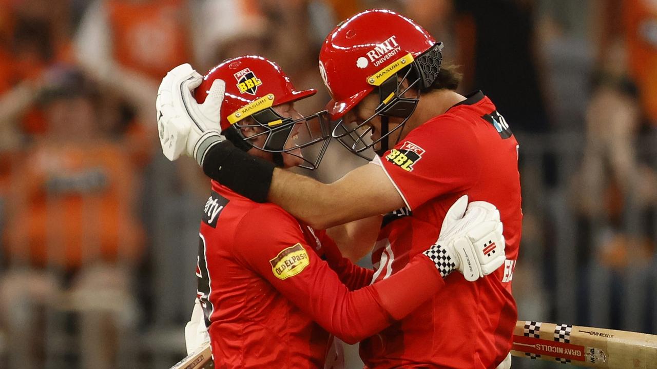 Controversial no-catch ruling robs Scorchers of crucial Peake wicket