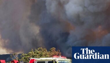 Victorians urged to evacuate Otways as massive fire threatens to spread east towards more than 1,000 homes | Victoria bushfires 2026