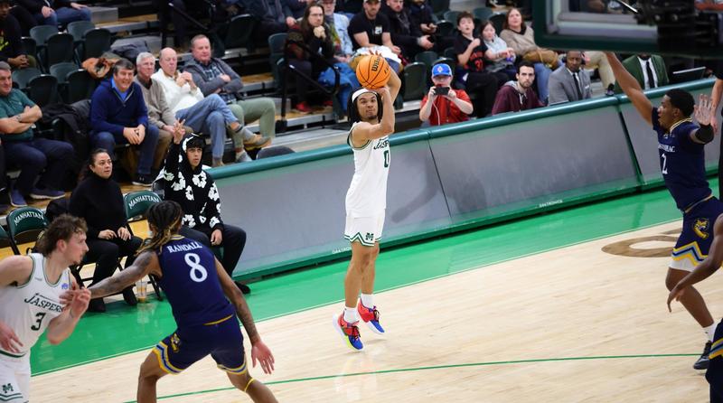 Men’s Basketball Overcomes Large Deficit to Take Down Quinnipiac