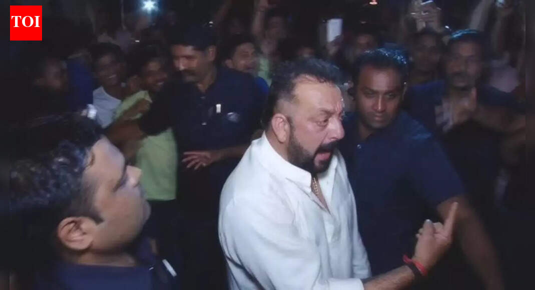 Paparazzo recalls Sanjay Dutt’s equation with photographers, calls him a ‘messiah’: ‘Baba would ask, 'Do you drink?' and then force us to drink with him’ | Hindi Movie News