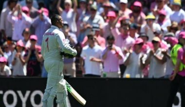 Usman Khawaja has perhaps played his final Test innings with a disappointing 17 at the SCG. Photo: Dean Lewins/AAP PHOTOS