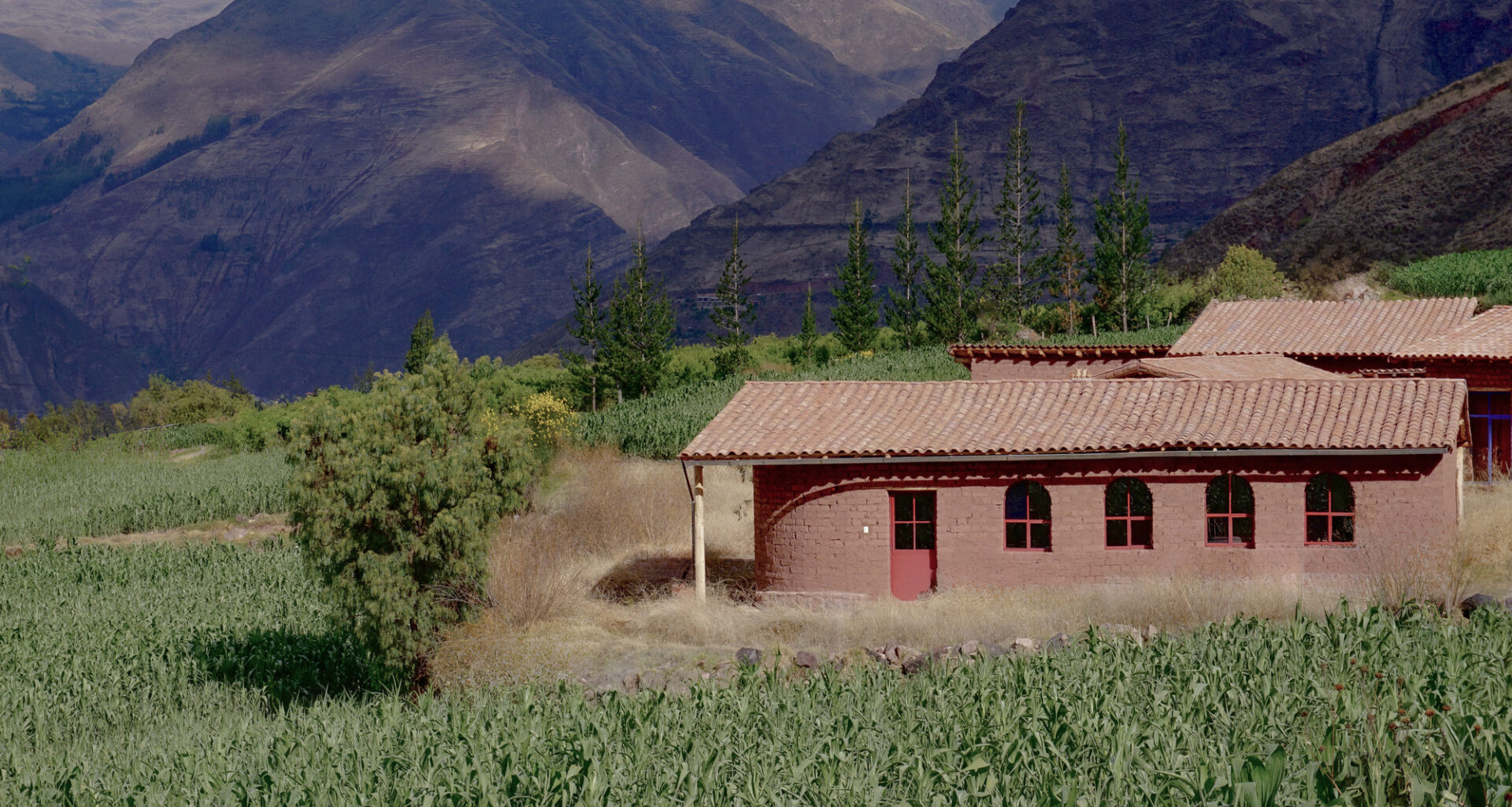 Quincho Bernarda Community Center / Taller MACAA (Misión de Arquitectura, Construcción y Arte en los Andes)