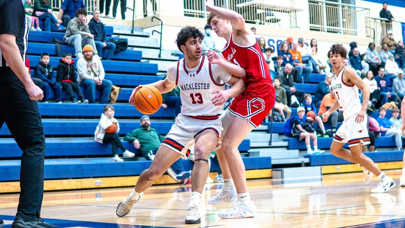 Men’s Basketball: Macalester Falls at Saint John’s Despite Shannon’s Double-Double