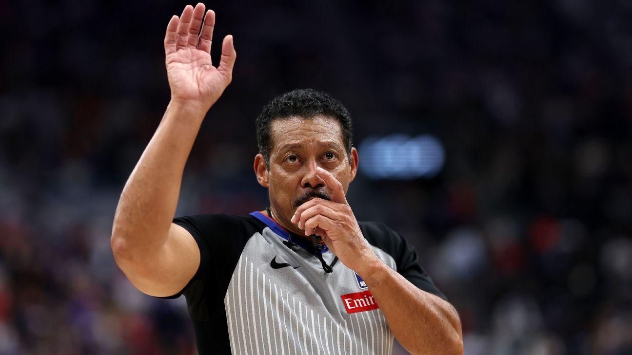 NBA ref Bill Kennedy exits 76ers-Magic with apparent leg injury
