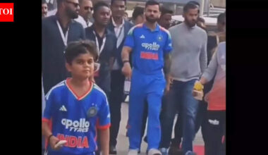 Virat Kohli signs autographs for his 'mini-me'; fans joke 'Yeh Akaay Kohli nahi hai?' |