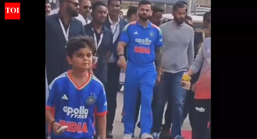 Virat Kohli signs autographs for his 'mini-me'; fans joke 'Yeh Akaay Kohli nahi hai?' |
