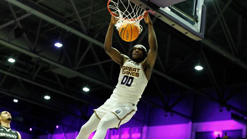 Men’s Basketball Controls Both Ends in 71–46 Win vs. Bryant