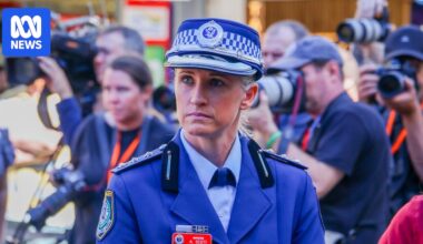 NSW Police Inspector Amy Scott, praised for Bondi Junction stabbing response, diagnosed with breast cancer