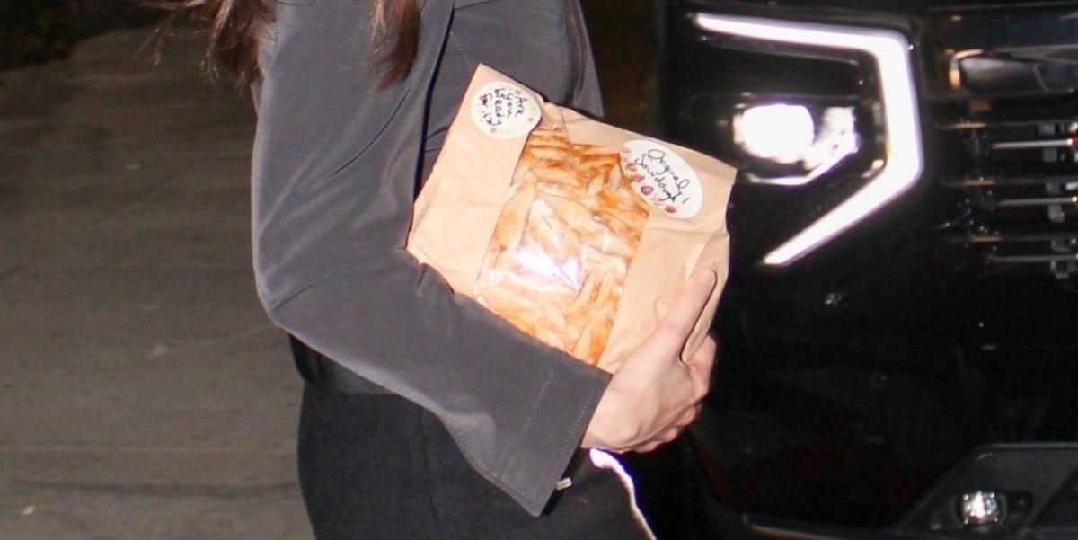 Taylor Swift Hands Out Sourdough to the Haim Sisters and Sombr