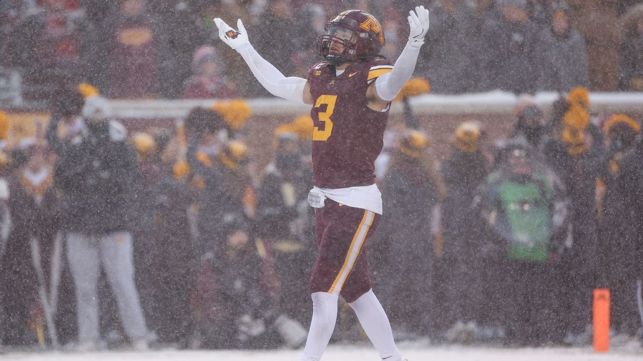 Transfer safety Koi Perich commits to Oregon, sources say