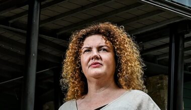 Push for mandatory home upgrades in Australia's fire-prone regions