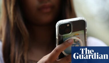 Social media time does not increase teenagers’ mental health problems – study | Social media
