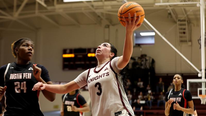 Govs' defensive pressure is catalyst in win over women's basketball