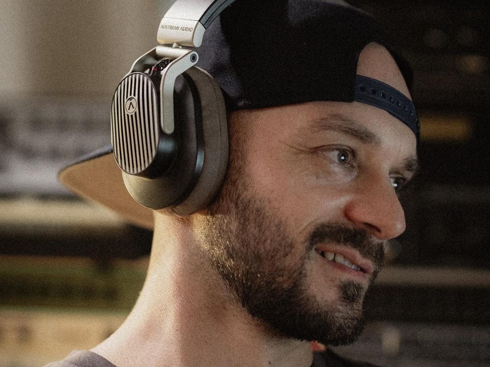 Austrian Audio The Arranger headphohnes worn by young man