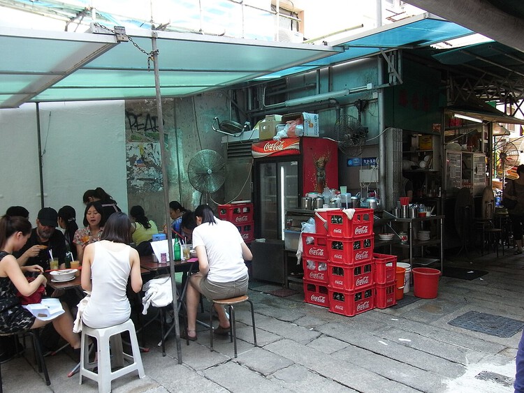 Urban Banquet at the Curb: Hong Kong’s Third-Space Dining - Image 6 of 12