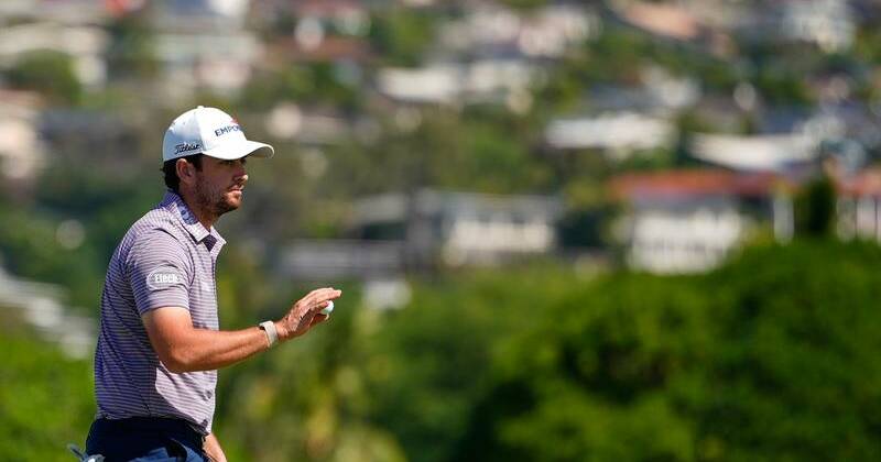 Davis Riley shares the lead after two rounds of the Sony Open golf event in Honolulu. Photo: (AP Photo/Matt York)