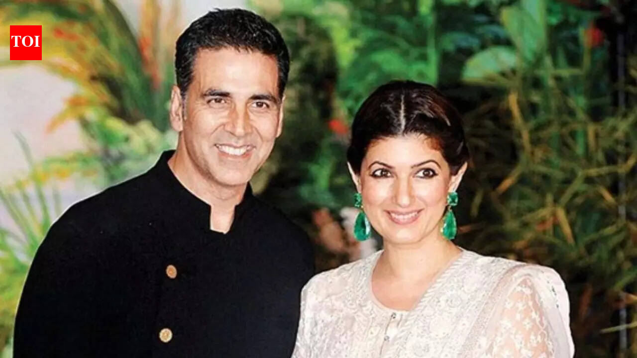 Akshay Kumar recalls Dimple Kapadia's warning to him when he married Twinkle Khanna; goes paragliding on 25th anniversary - VIDEO | Hindi Movie News