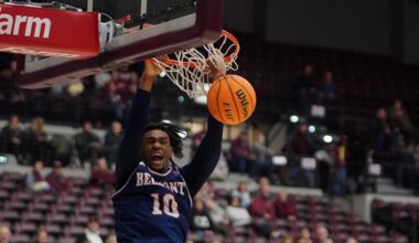 Men's Basketball Defeats Southern Illinois