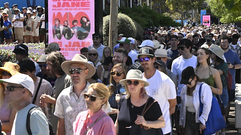 Long queues for fans at Melbourne Park on day one