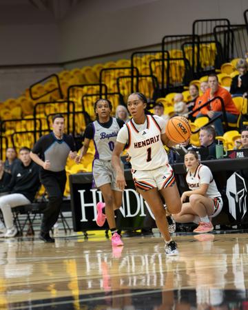WBB | Hendrix Fires Past St. Thomas for Fourth Conference Win