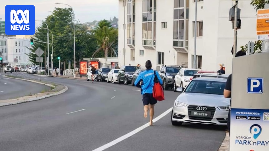 Bondi lifeguard pictured running barefoot in viral photo recalls night of terror attack