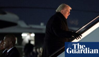 Trump’s Air Force One turns back to Washington after ‘minor electrical issue’ | Donald Trump
