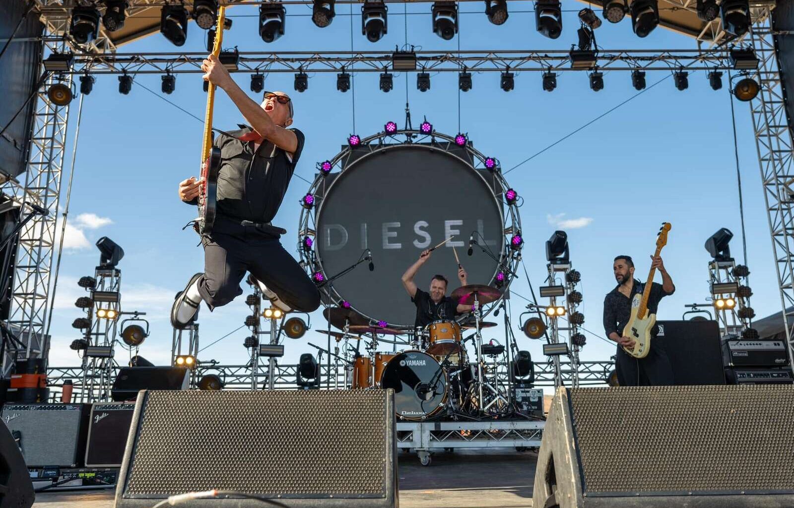 Celebrity Blitz Golf meets live music