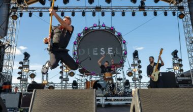 Celebrity Blitz Golf meets live music