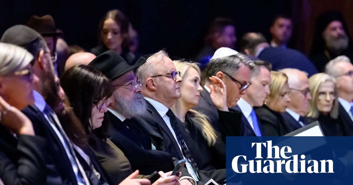 Silence marks moment of sorrow as Australians mourn victims of Bondi terror attack | Bondi beach terror attack