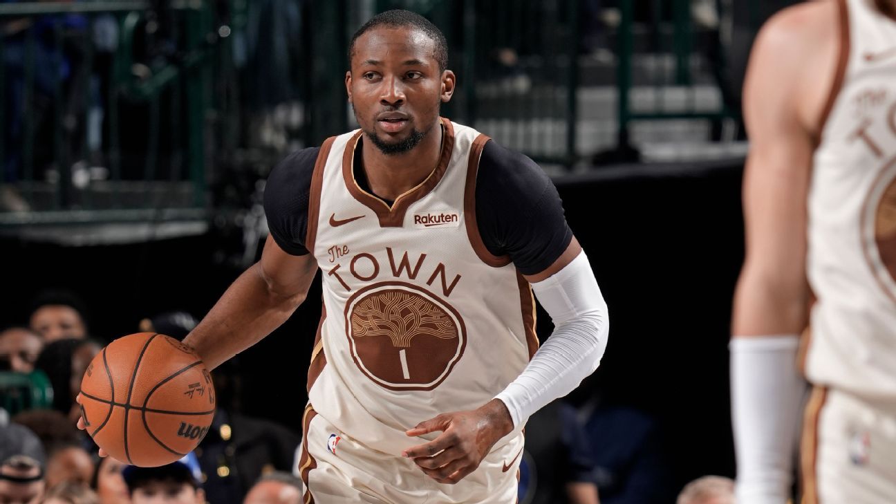 Warriors' Kuminga leaves early after injuring ankle, knee