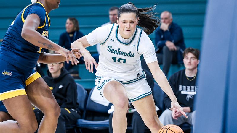 Women's Basketball Hosts CofC, NWGIS Day