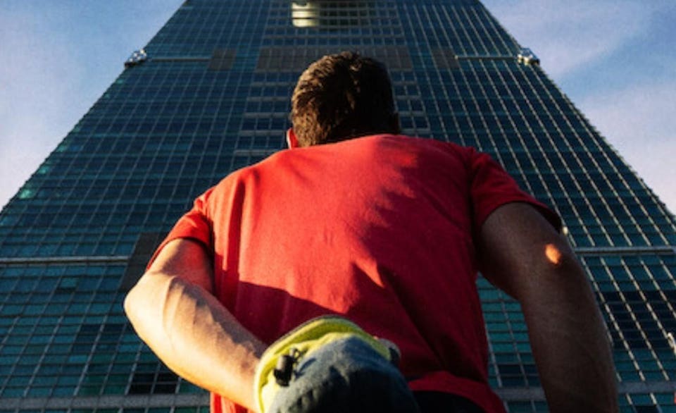 "Skyscraper Live" key art featuring Alex Honnold.