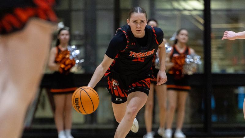 Women's Basketball earns road win at St. Lawrence, 62-35