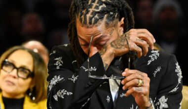 Chicago Bulls retire Derrick Rose's No. 1 jersey after win