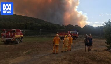 Fire authorities do not expect to contain Otways fire before extreme weather hits on Tuesday