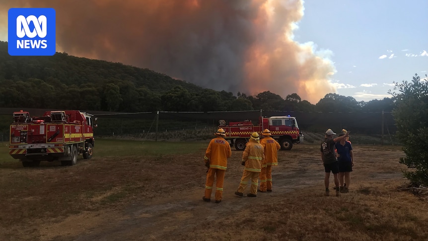 Fire authorities do not expect to contain Otways fire before extreme weather hits on Tuesday